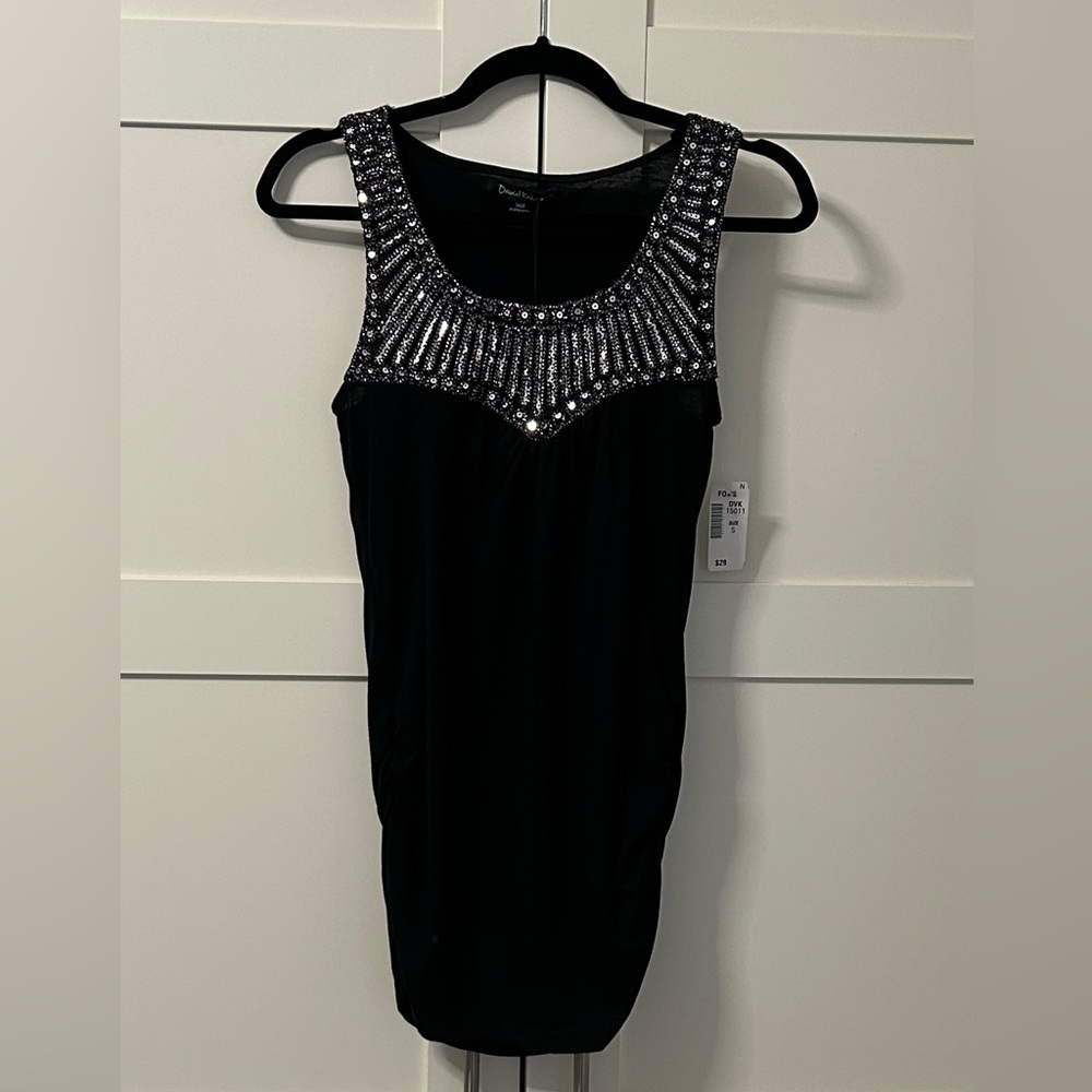 Fabulous sleeveless top with shimmery embellishment by David Kahn
